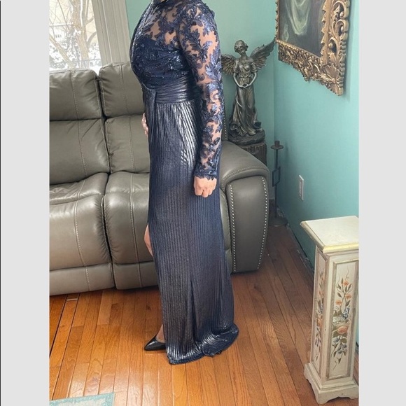 Tadashi Shoji New Women's gown - Picture 4 of 6